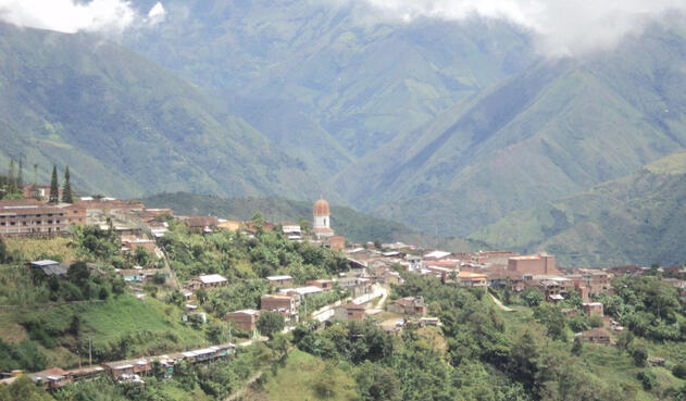 Paro de transportadores en Ituango 35 transportadores en Ituango, norte de Antioquia, se mantiene en paro indefinido por las dificultades que afrontan tras la emergencia en Hidroituango.