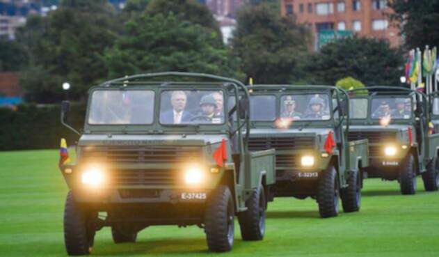 Iván Duque y las tropas de las Fuerzas Militares
