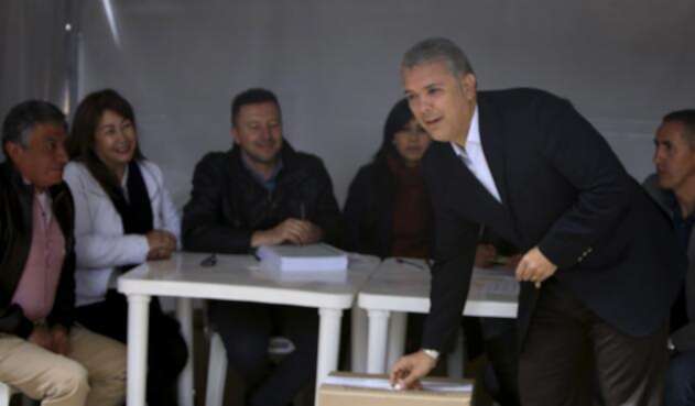 El presidente Iván Duque votando la consulta anticorrupción El presidente Iván Duque votando la consulta anticorrupción