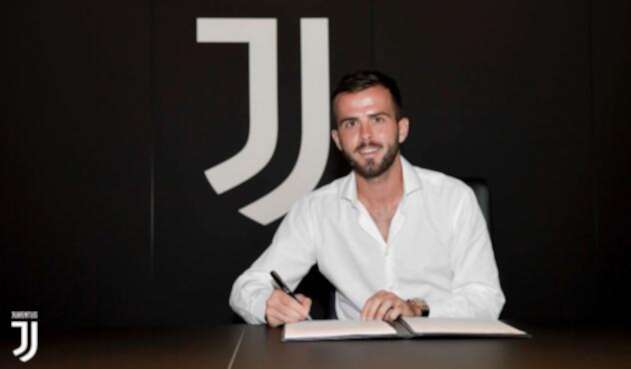 Miralem Pjanic renovó con la Juventus hasta 2023
