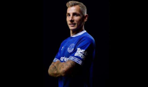 Lucas Digne presentado como nuevo jugador del Everton inglés