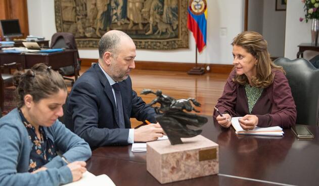Marta Lucía Ramírez y el embajador de Israel en Colombia, Marco Sermoneta Marta Lucía Ramírez y el embajador de Israel en Colombia, Marco Sermoneta