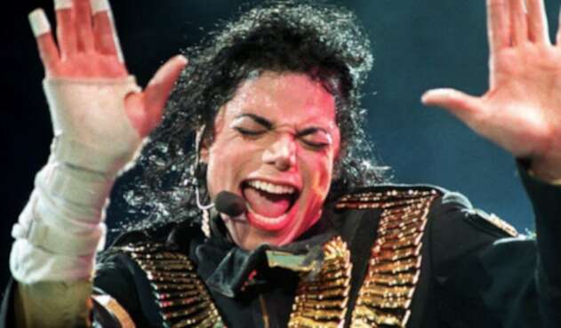 Michael Jackson durante una presentación en Singapore de 1993 (Dangerous Tour)