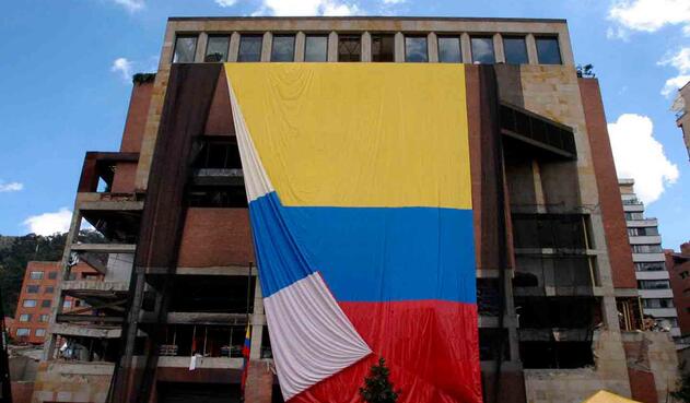 El Club El Nogal, en Bogotá, el 8 de febrero de 2003, un día después del atentado El Club El Nogal, en Bogotá, el 8 de febrero de 2003, un día después del atentado