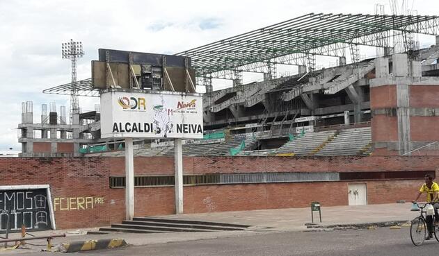 Estadio Guillermo Plazas Alcid de Neiva Estadio Guillermo Plazas Alcid de Neiva dos años después de la interrupción de las obras de remodelación