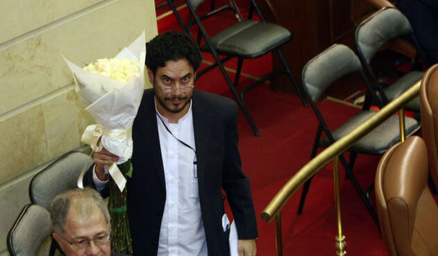 Iván Cepeda Castro, hijo de Manuel Cepeda, en uno de los homenajes que se le han rendido