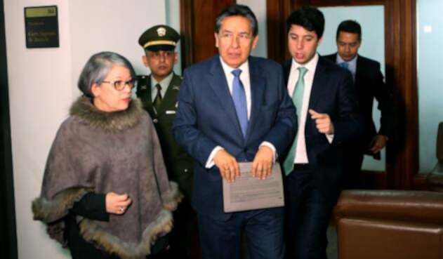 Fiscal General, Néstor Humberto Martínez, y la vicefiscal María Paulina Riveros, en la Corte Suprema.