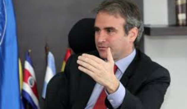 Superindustria, Pablo Felipe Robledo