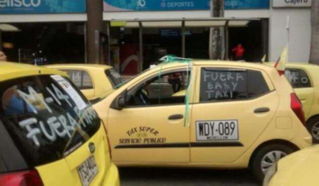 Taxitas de Medellin salen a protestar en contra de Uber y Cabify Taxitas de Medellin salen a protestar en contra de Uber y Cabify