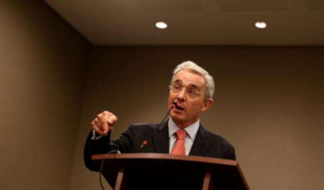 El senador Álvaro Uribe, en Bogotá