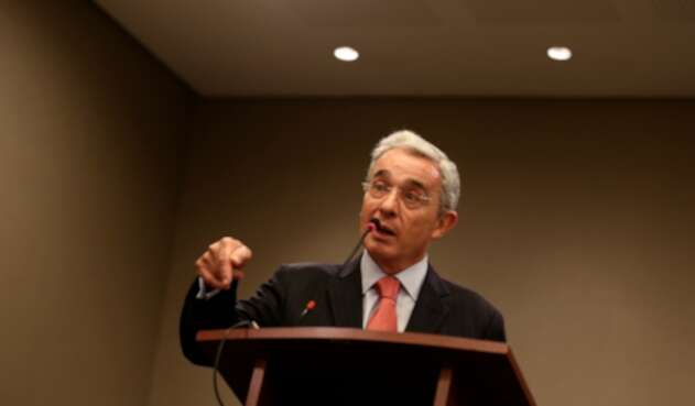 El senador Álvaro Uribe, en Bogotá