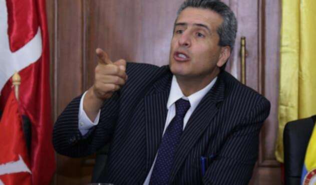 LUIS FERNANDO VELASCO