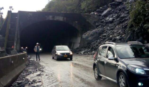 Autoridades piden a los conductores transitar con precaución.
