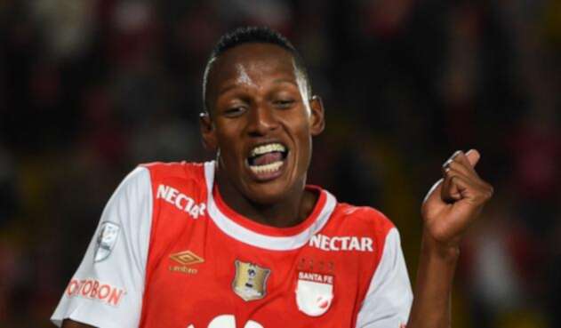 Yerry Mina celebrando en su momento un gol con Independiente Santa Fe