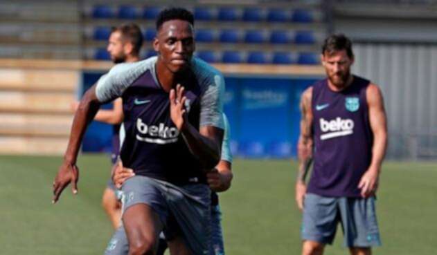 El defensor Yerry Mina realizó su primer entrenamiento de la temporada con el Barcelona