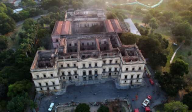 Vista de drone del Museo Nacional de Río de Janeiro luego del incendio.