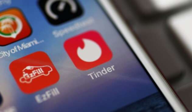 Teléfono celular, Tinder