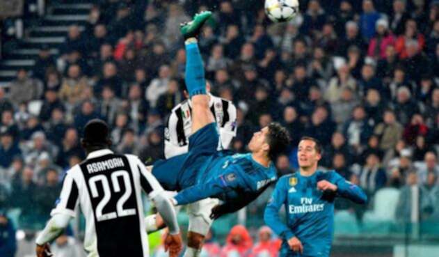 Cristiano Ronaldo anotando gol de chilena en Champions League