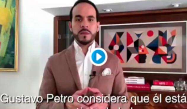 El abogado Abelardo de la Espriella anunciando su demanda contra Gustavo Petro
