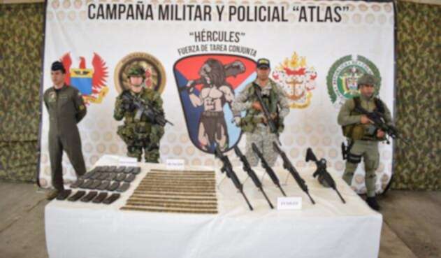 El material de guerra incautado por el ejército incluye fusiles y munición