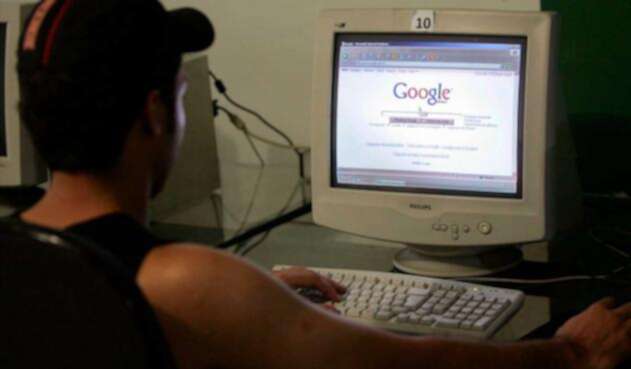Búsqueda en Google Usuario realiza búsqueda en Google