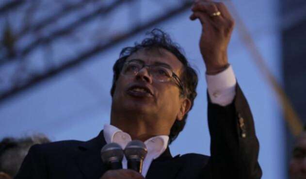 Senador Gustavo Petro. Senador Gustavo Petro.