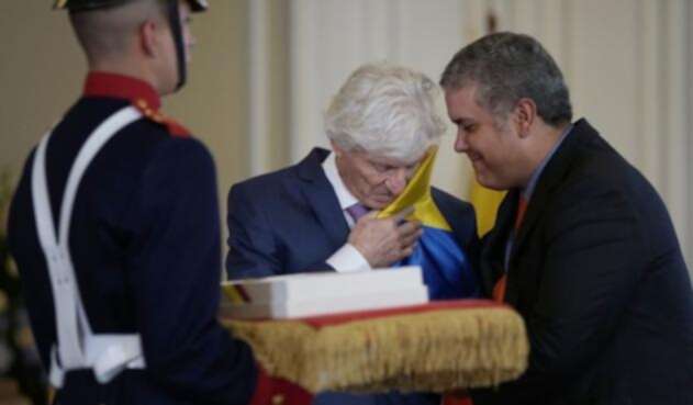 Iván Duque le rindió un homenaje a José Néstor Pékerman por su trabajo y amor a la Selección Colombia Iván Duque le rindió un homenaje a José Néstor Pékerman por su trabajo y amor a la Selección Colombia