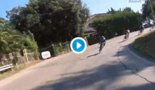 Dayer Quintana al momento de caer, en el Trofeo Matteotti disputado en Pescara (Italia)