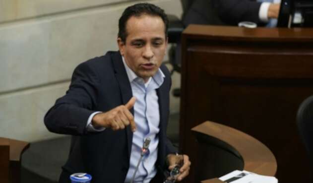 El senador Alexander López fue otro de los citantes del caso Carrasquilla
