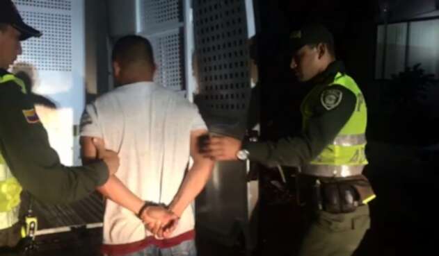 Policía captura a hombre con circular roja de Interpol Policía captura a hombre con circular roja de Interpol