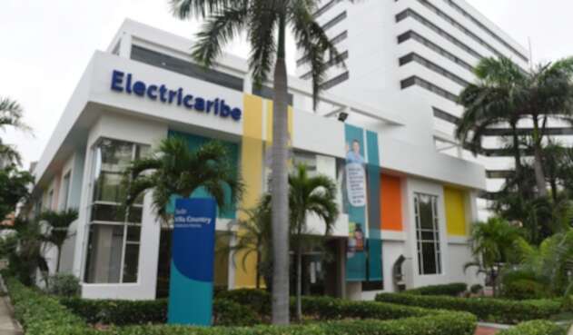La empresa Electricaribe le presta el servicio de energía a la Costa. La empresa Electricaribe le presta el servicio de energía a la Costa.