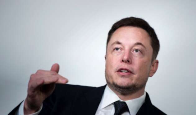 Elon Musk es forzado a renunciar a Tesla