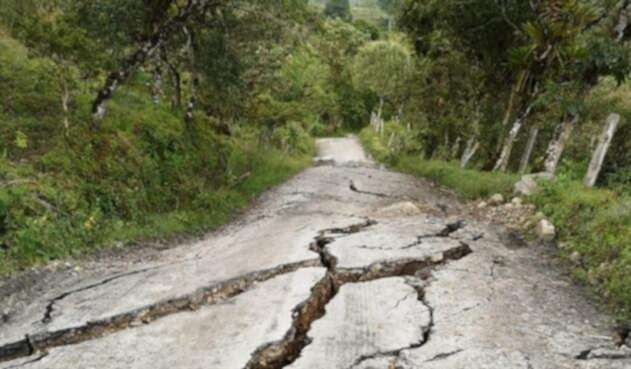 Falla geológica generó enormes grietas y deslizamientos de tierra en San Eduardo (Boyacá)