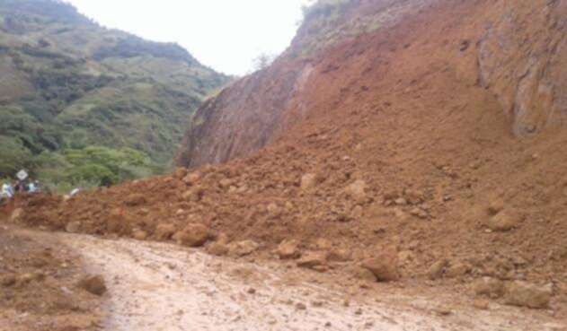 Foto RCN Radio Derrumbe via Chocó.- Cortesía Defensa Civil Risaralda