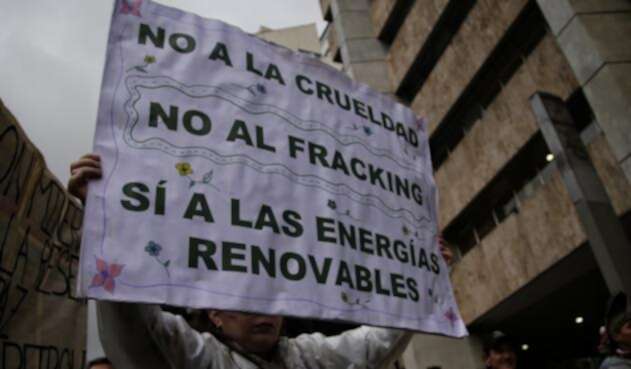 No al Fracking La decisión se ciñó a las normas que buscan ajustar las medidas para autorizar el uso del fraking.