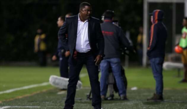 El técnico colombiano del Once Caldas Hubert Bodhert