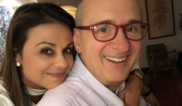 Jota Mario Valencia y su esposa