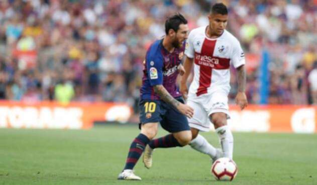 Lionel Messi y Juan Camilo Hernández, el 'Cucho', en el Barcelona vs Huesca, en el Camp Nou Lionel Messi y Juan Camilo Hernández, el 'Cucho', en el Barcelona vs Huesca, en el Camp Nou
