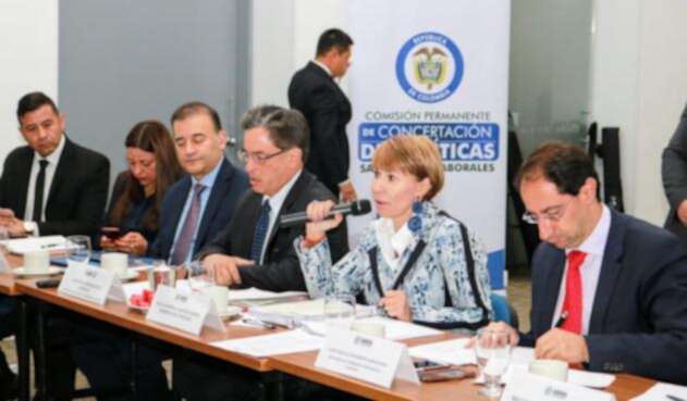 La ministra de trabajo lideró la reunión.