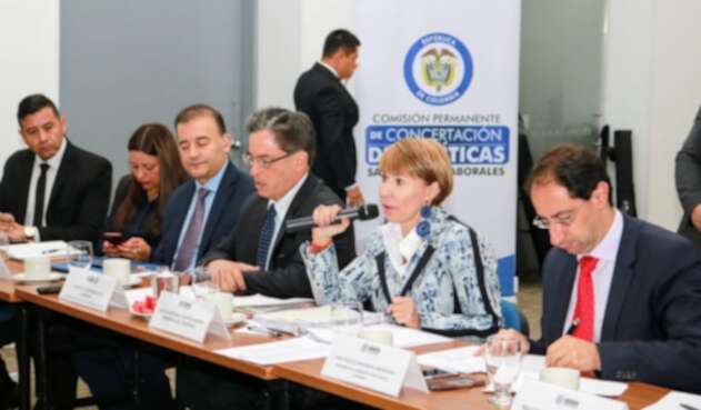 La ministra de trabajo lideró la reunión.
