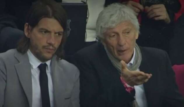 Pascual Lezcano y José Pékerman viendo a los jugadores de la selección Colombia