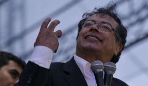 Gustavo Petro, senador de la República. Gustavo Petro