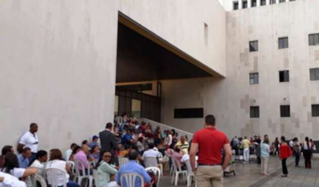 Funcionarios del Palacio de Justicia. En asamblea permanente continúan los funcionarios de la rama judicial en Cali.