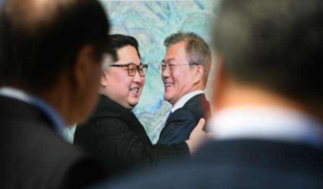 Reunión entre Moon Jae-in y Kim Jong Reunión entre Moon Jae-in y Kim Jong