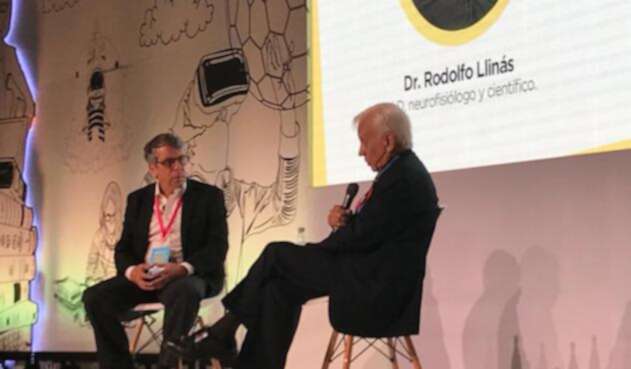 Al micrófono, Rodolfo Llinás Al micrófono, Rodolfo Llinás