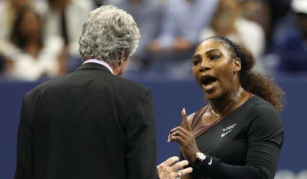 Serena Williams en la final del US Open Serena Williams discute con uno de los comisarios de campo durante la final del Us Open 2018