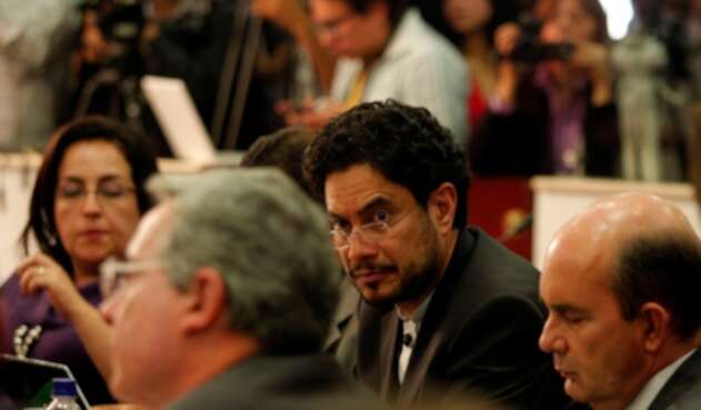 Los senadores Álvaro Uribe e Iván Cepeda.