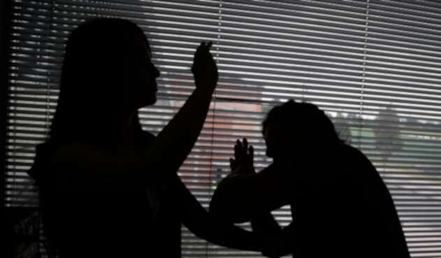 En el aislamiento, las llamadas por violencia contra la mujer se han triplicado. Violencia Intrafamiliar