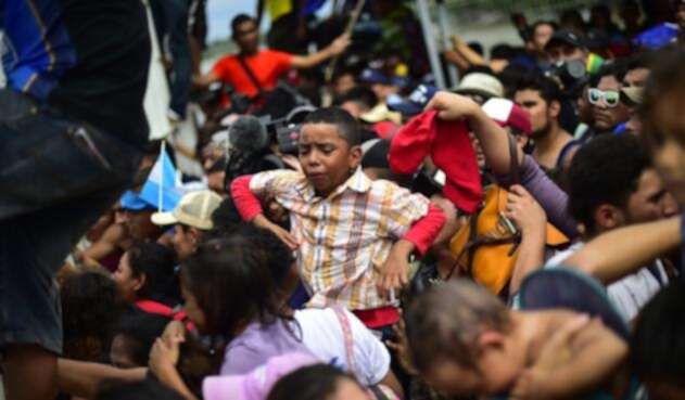 Migrantes hondureños a su entrada a México.