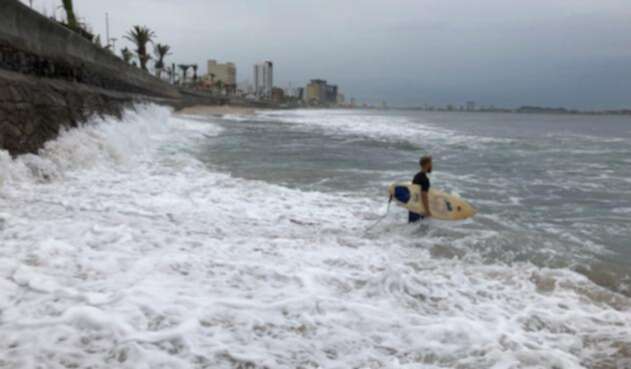Protección Civil declaró en alerta verde las costas de Sinaloa, Jalisco y Nayarit.
